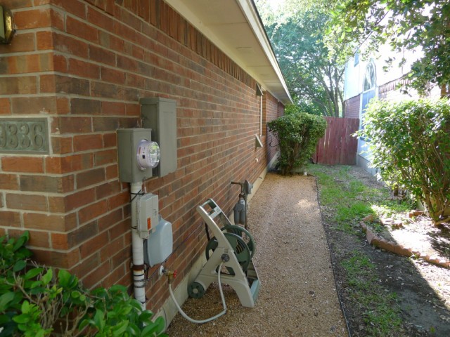 9336 Bernoulli -large picture - north side of house (full brick)