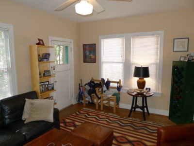 1009 Eason  B living