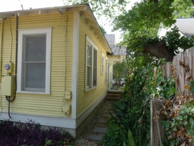 1009 Eason northeast corner